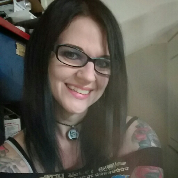 Meet your Posher, Traci - Picture 2 of 8